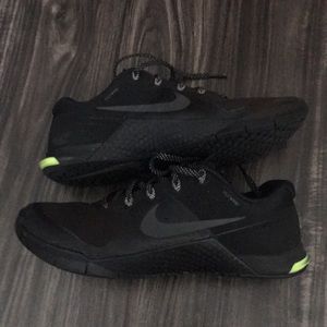 All black nike metcon 2